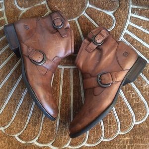 Genuine leather Born booties.
